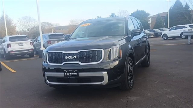 Used 2023 Kia Telluride EX w/ EX Captain's Chair Package image 6
