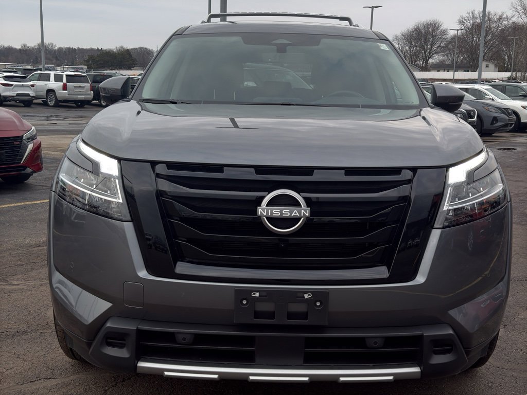 Certified 2024 Nissan Pathfinder SL w/ Black Appearance Package image 3