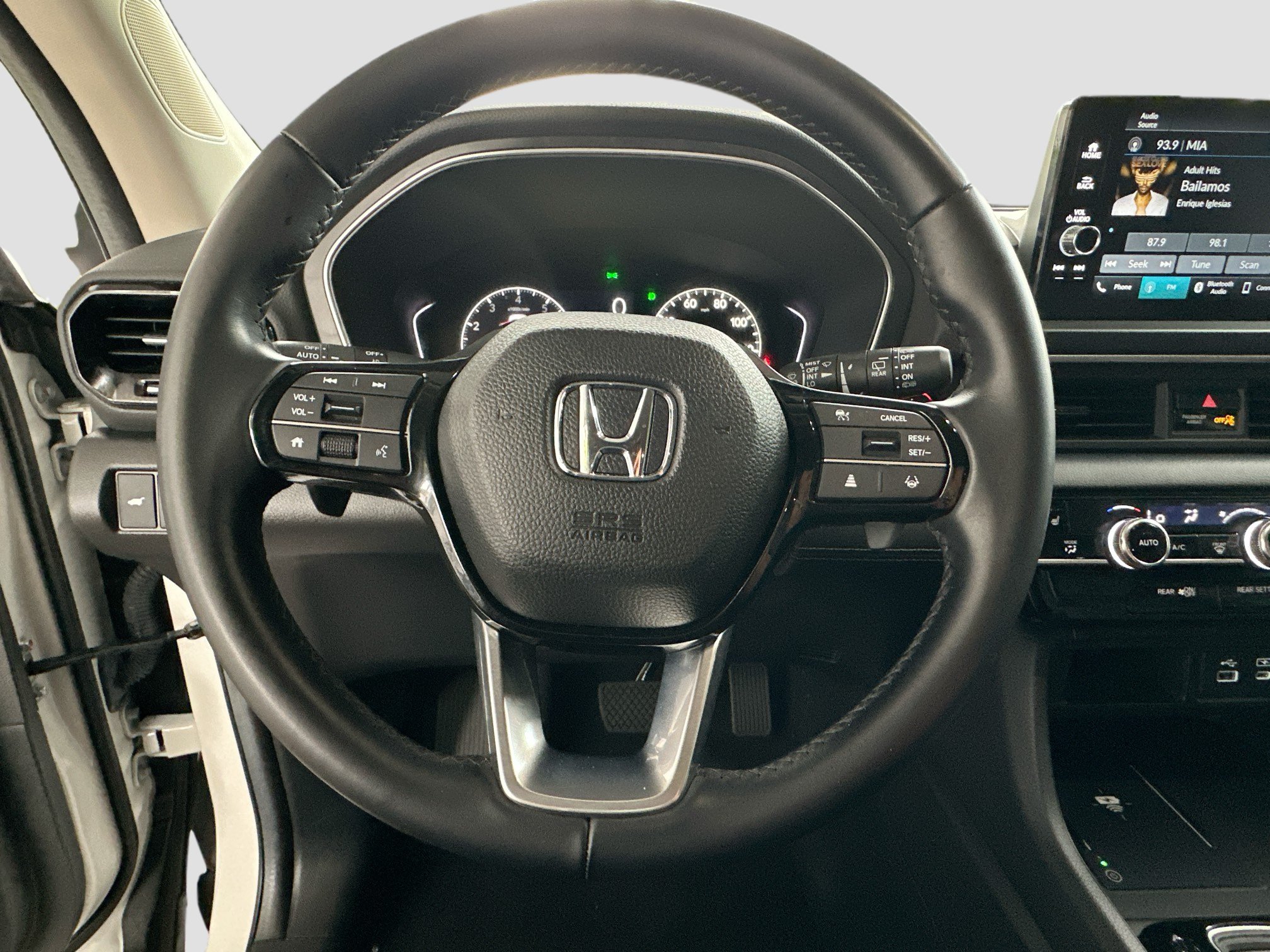 Used 2025 Honda Pilot EX-L image 10
