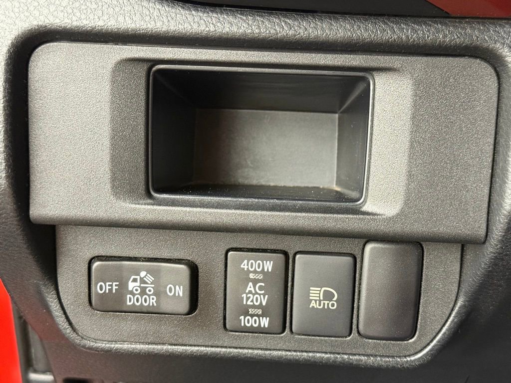 Used 2018 Toyota Tacoma TRD Sport AWD/4WD image 28