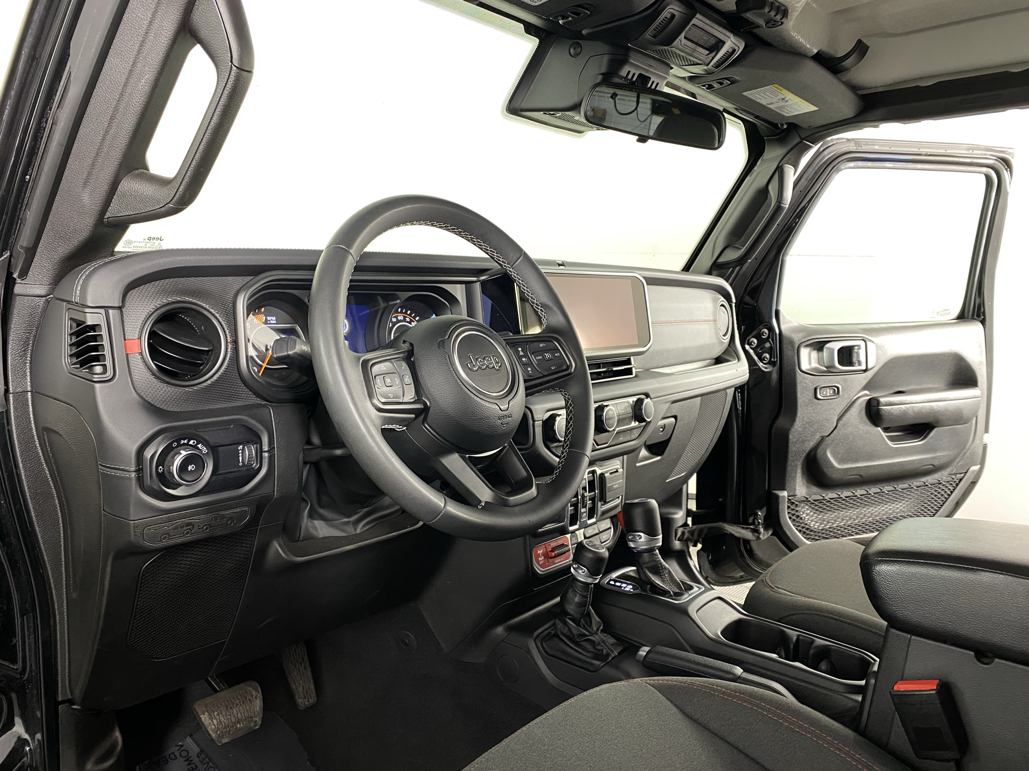 Used 2025 Jeep Wrangler Unlimited Rubicon AWD/4WD image 15