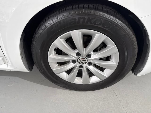 Used 2019 Volkswagen Beetle 2.0T S FWD image 13