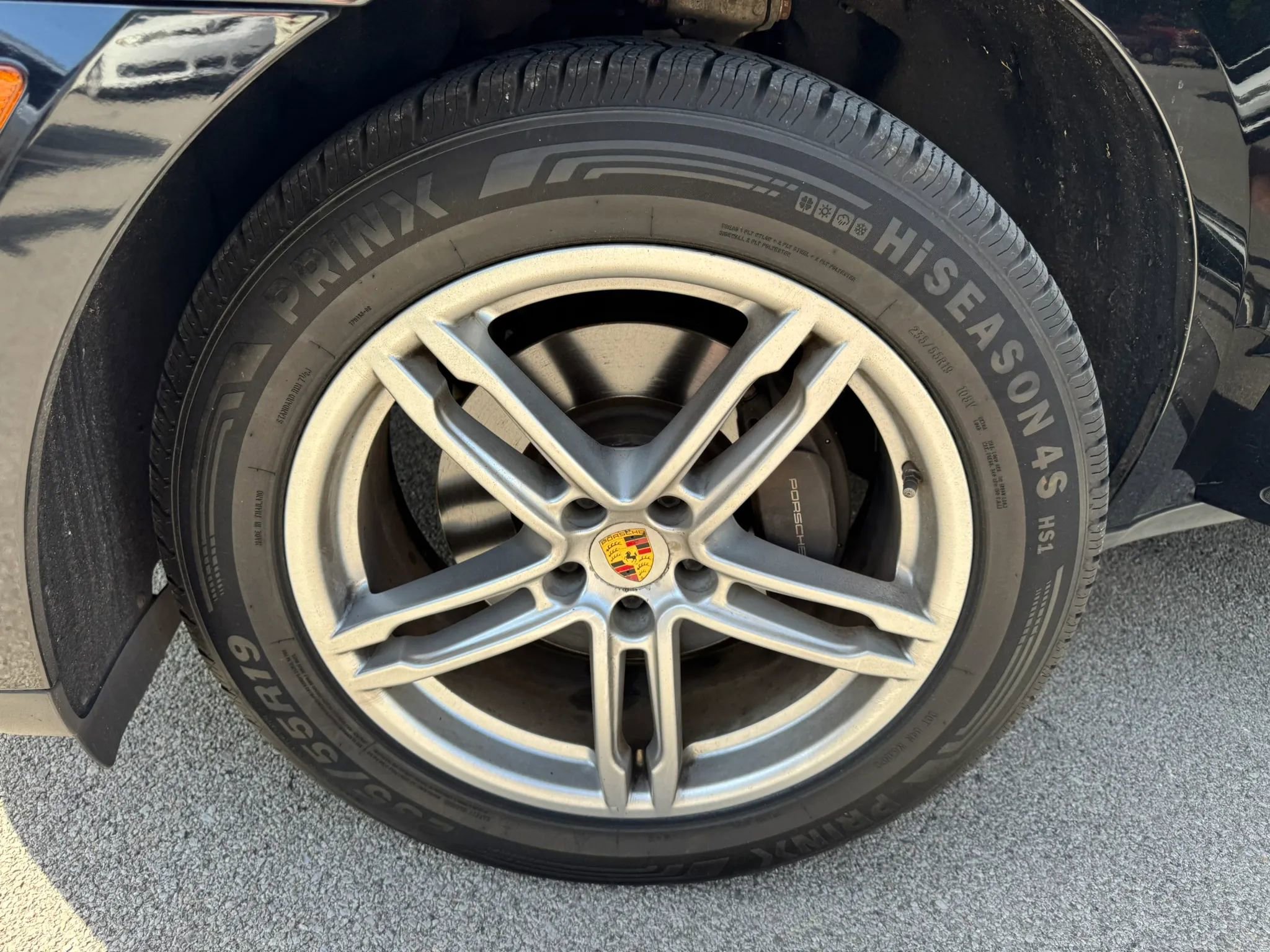 Used 2018 Porsche Macan Sport Edition AWD/4WD image 27