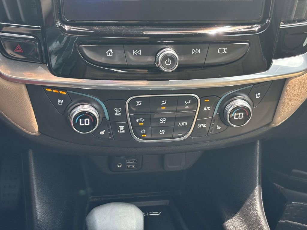 Used 2023 Chevrolet Traverse Premier FWD image 18