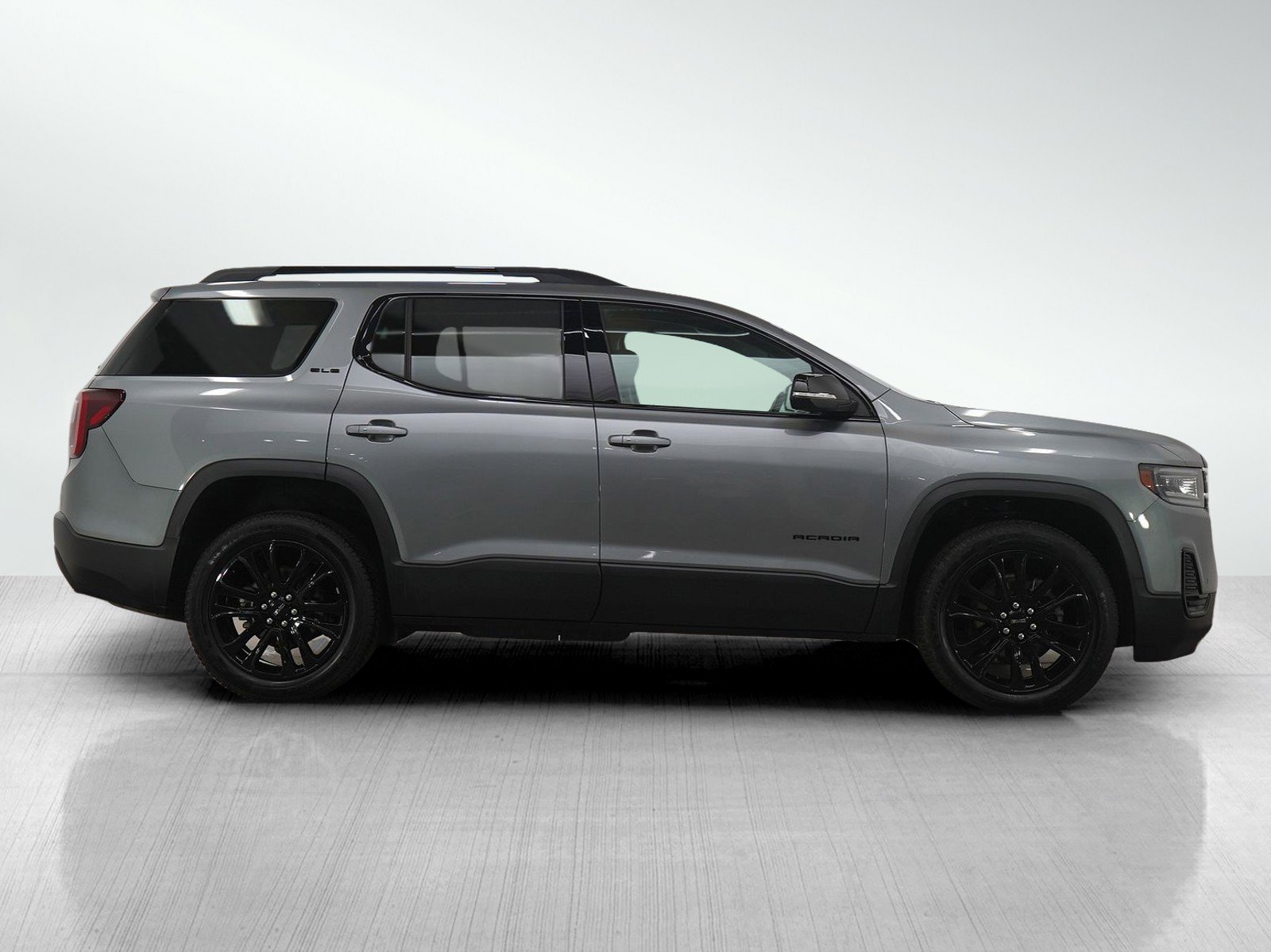 Used 2023 GMC Acadia SLE image 6