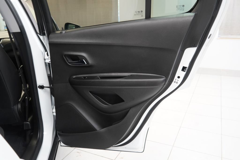 Used 2022 Chevrolet Trax LT w/ LT Convenience Package image 22