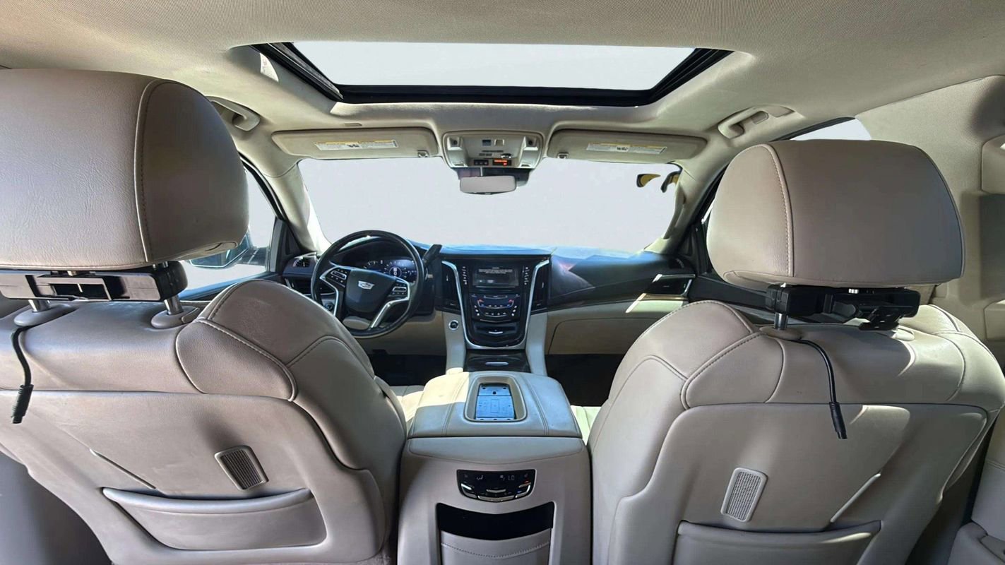 Used 2018 Cadillac Escalade Luxury AWD/4WD image 11
