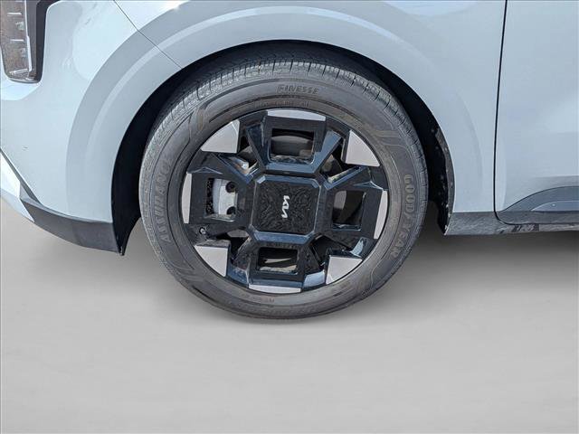 Used 2025 Kia Carnival EX FWD image 15