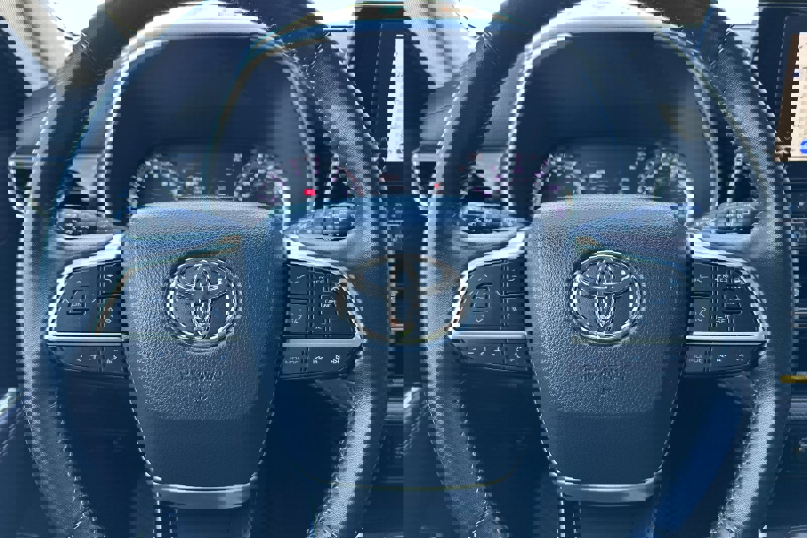 Used 2023 Toyota Highlander XLE image 29