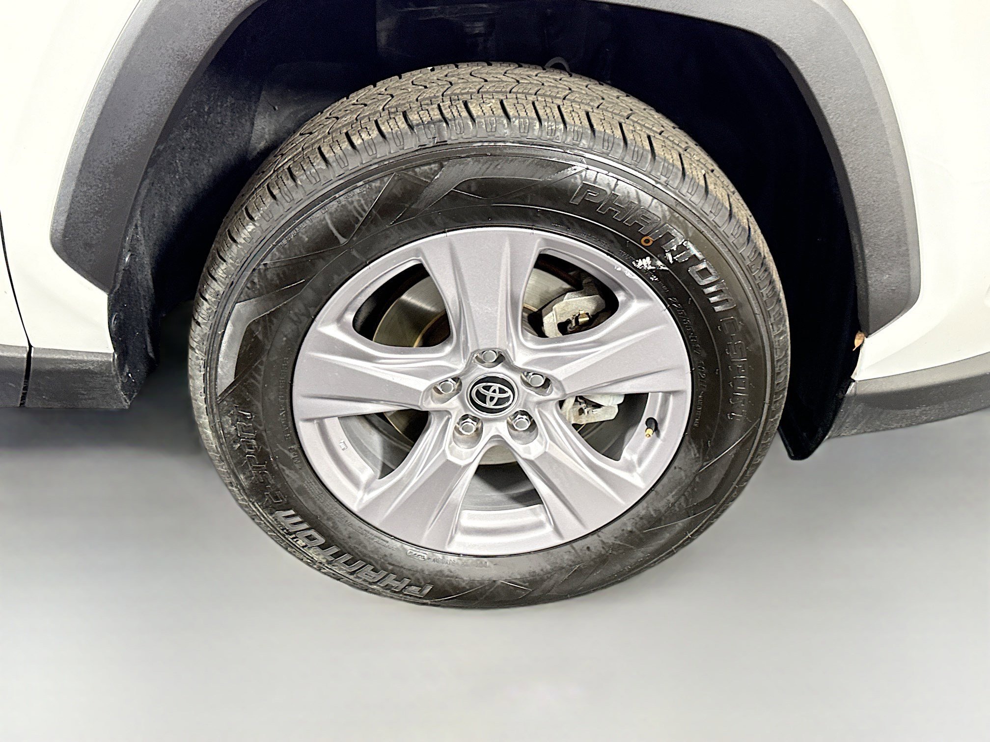 Used 2024 Toyota RAV4 XLE AWD/4WD image 32