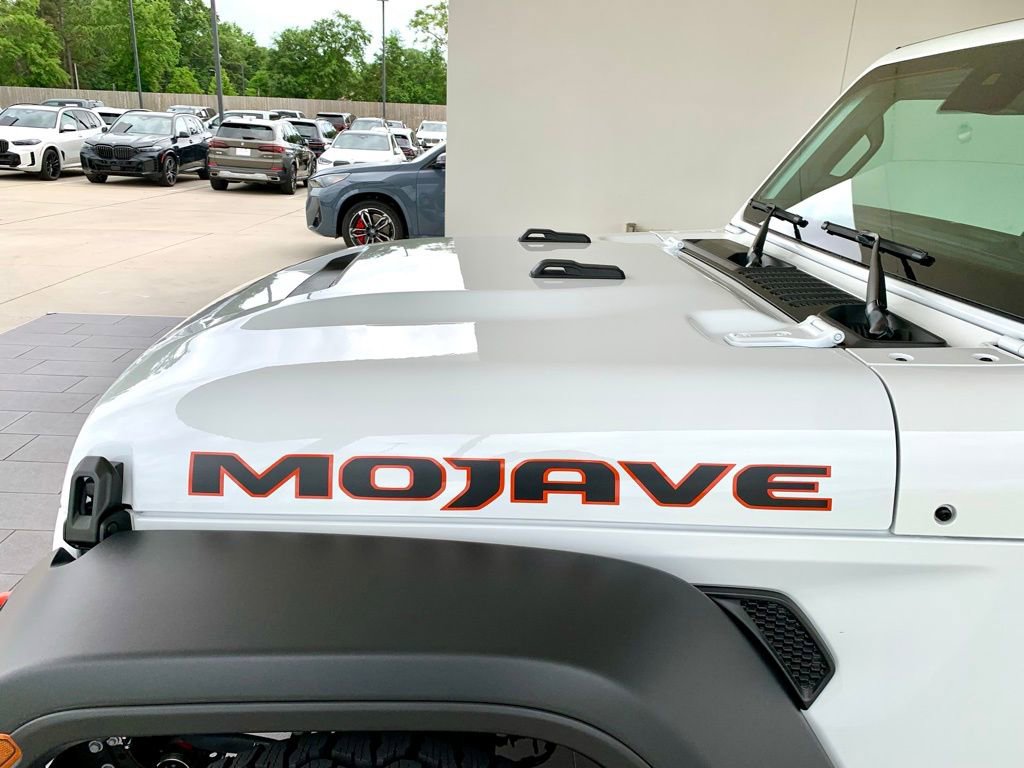 Used 2025 Jeep Gladiator Mojave AWD/4WD image 12