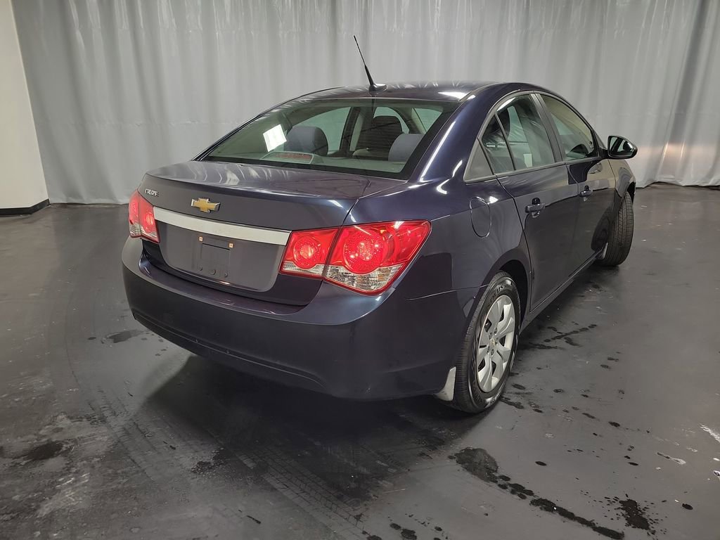 Used 2014 Chevrolet Cruze LS image 9