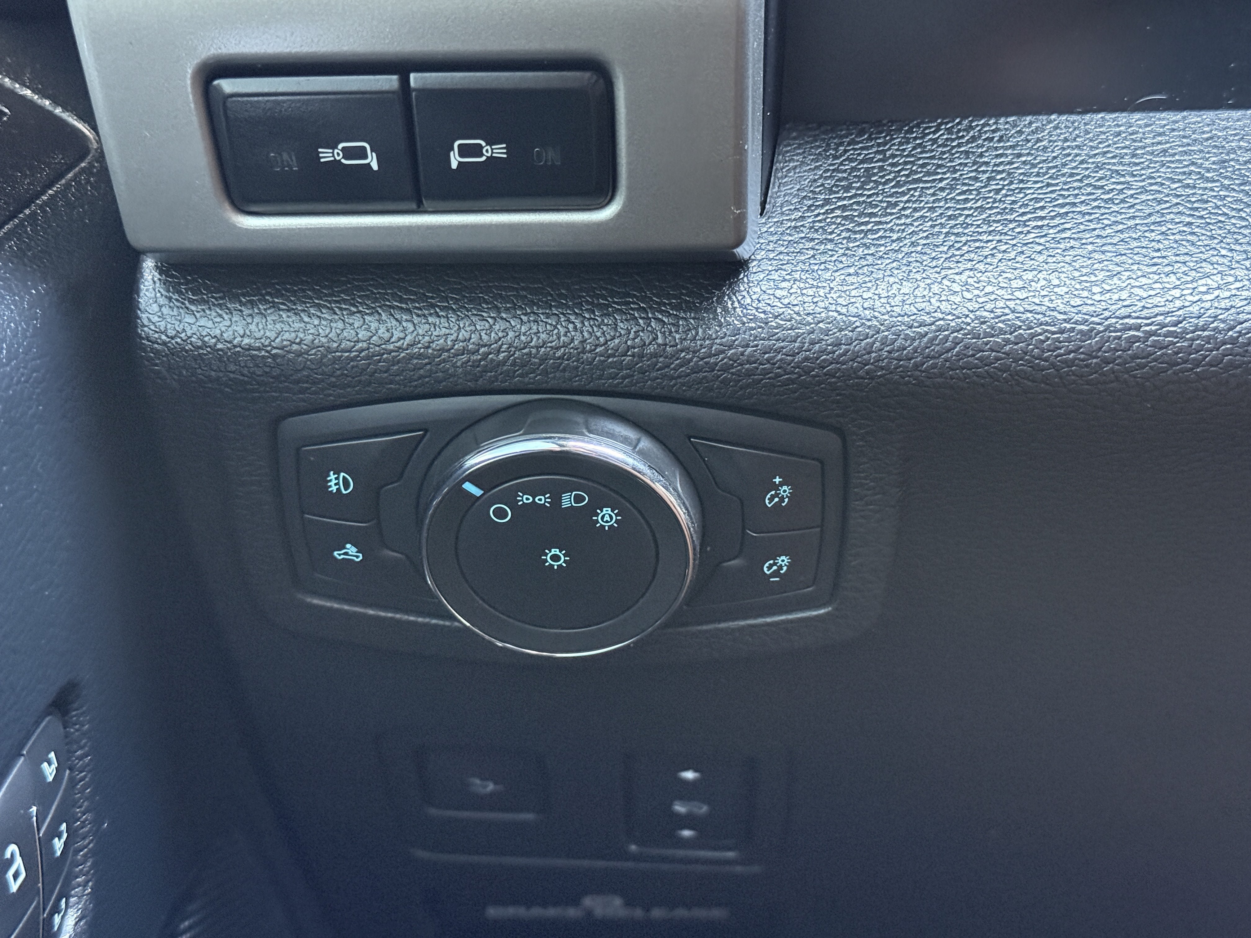 Used 2020 Ford F250 Lariat AWD/4WD image 23