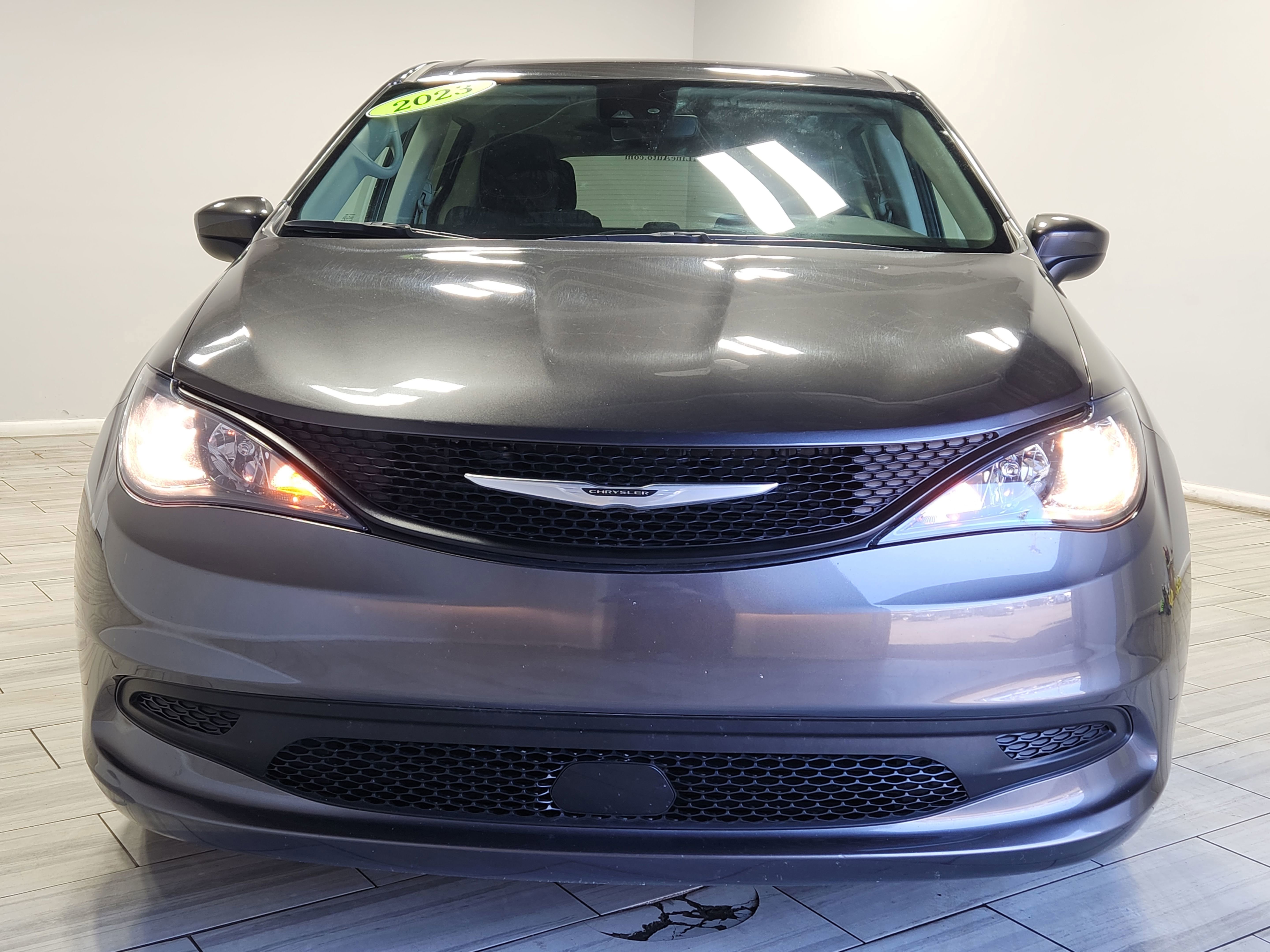 Used 2023 Chrysler Voyager LX FWD image 8