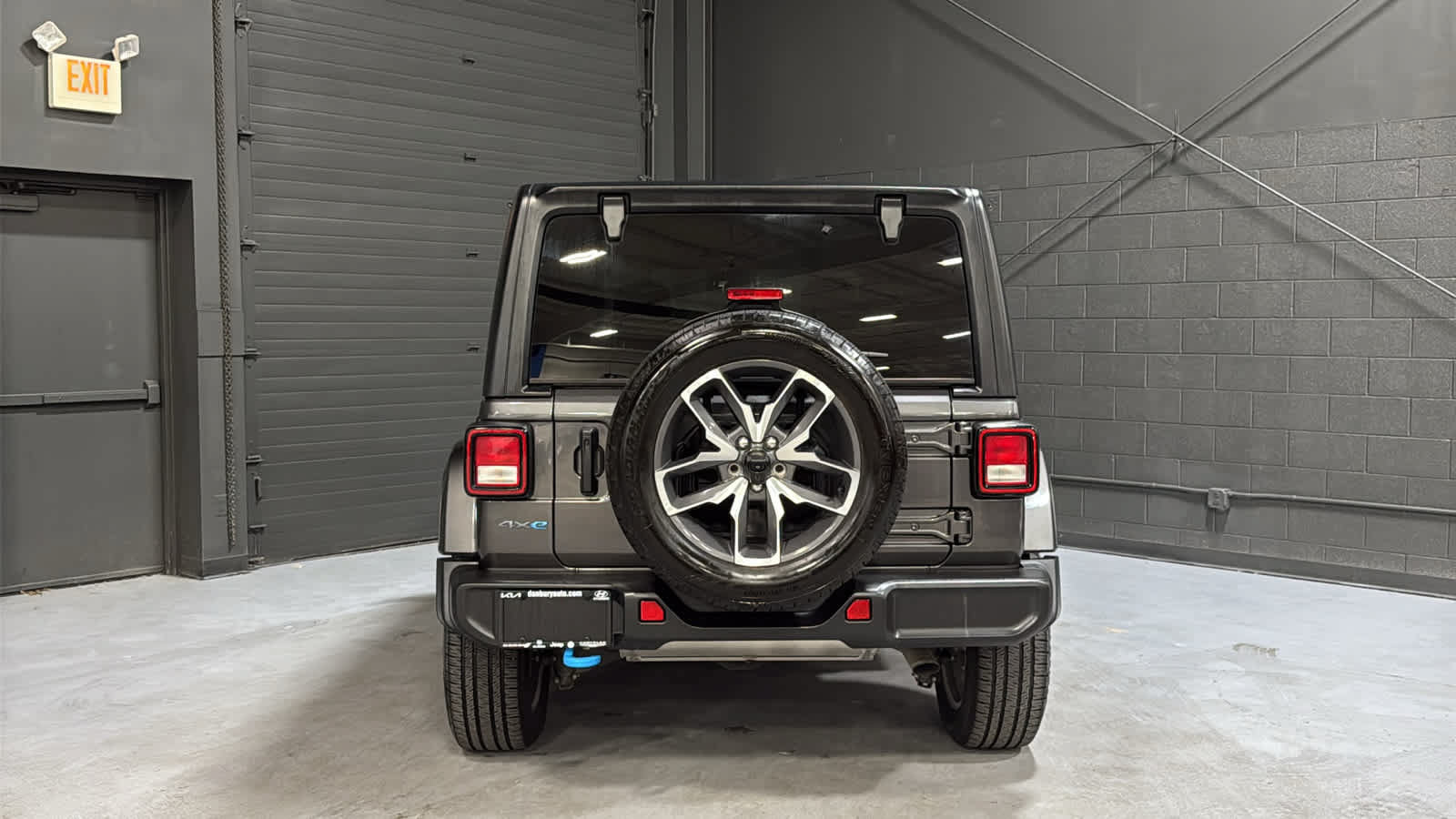 Used 2024 Jeep Wrangler Unlimited w/ Convenience Group AWD/4WD image 5