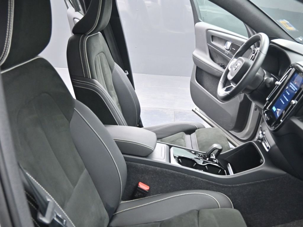 Used 2023 Volvo C40 P8 Recharge Ultimate image 16