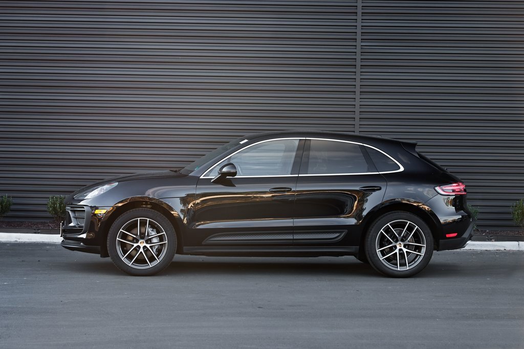 Certified 2024 Porsche Macan image 2