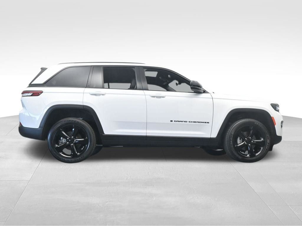 Used 2025 Jeep Grand Cherokee Altitude image 61