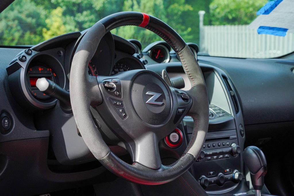 Used 2017 Nissan 370Z NISMO RWD image 13