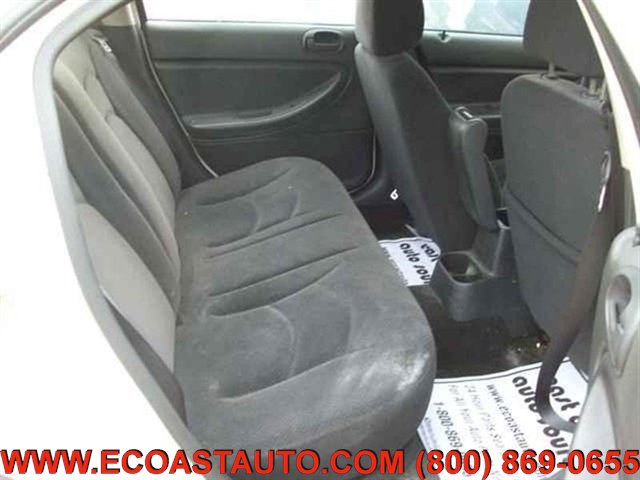 Used 2005 Chrysler Sebring Sedan FWD image 6