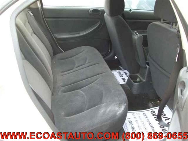 Used 2005 Chrysler Sebring Sedan image 6