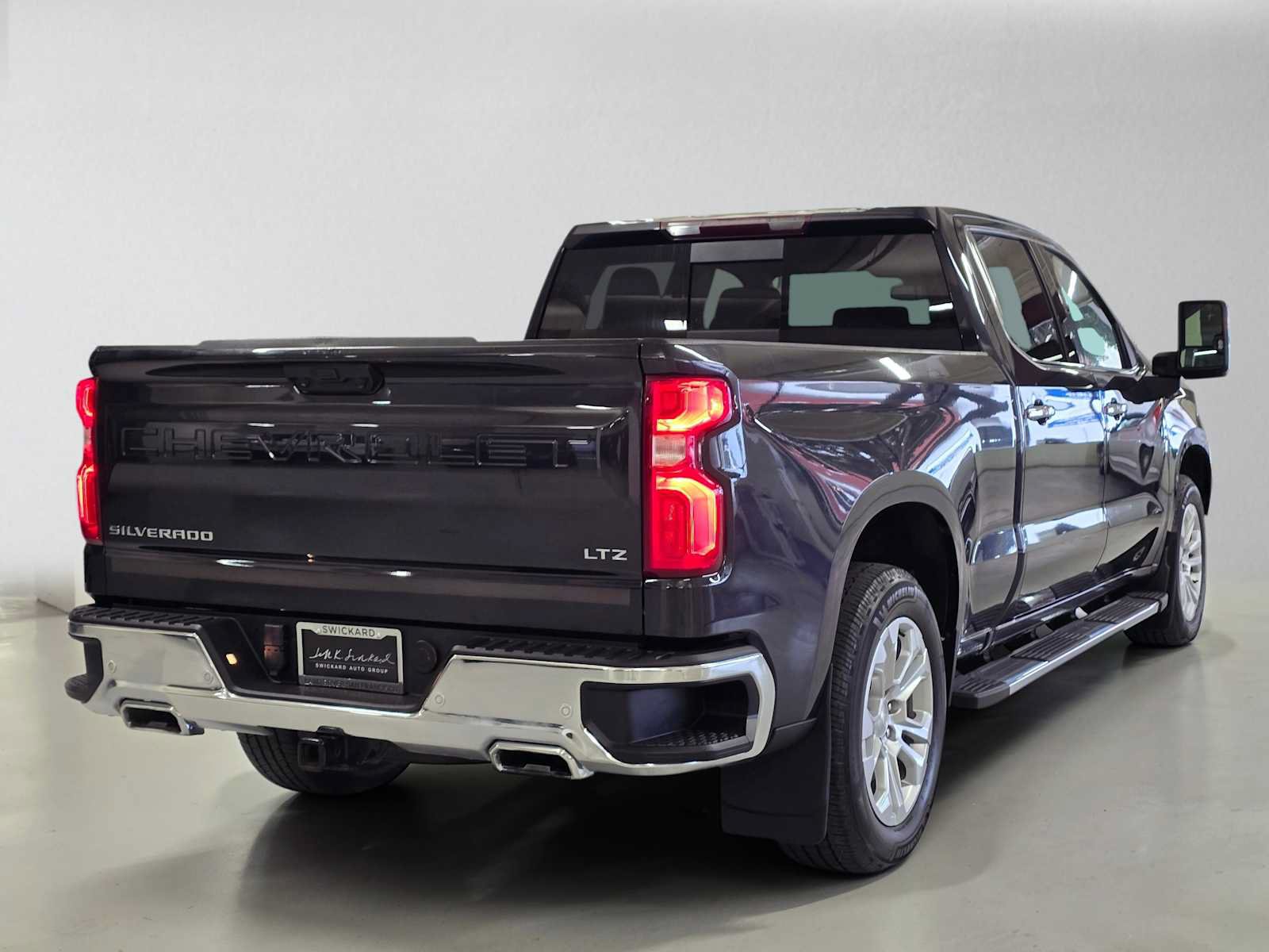 Used 2024 Chevrolet Silverado 1500 LTZ AWD/4WD image 5