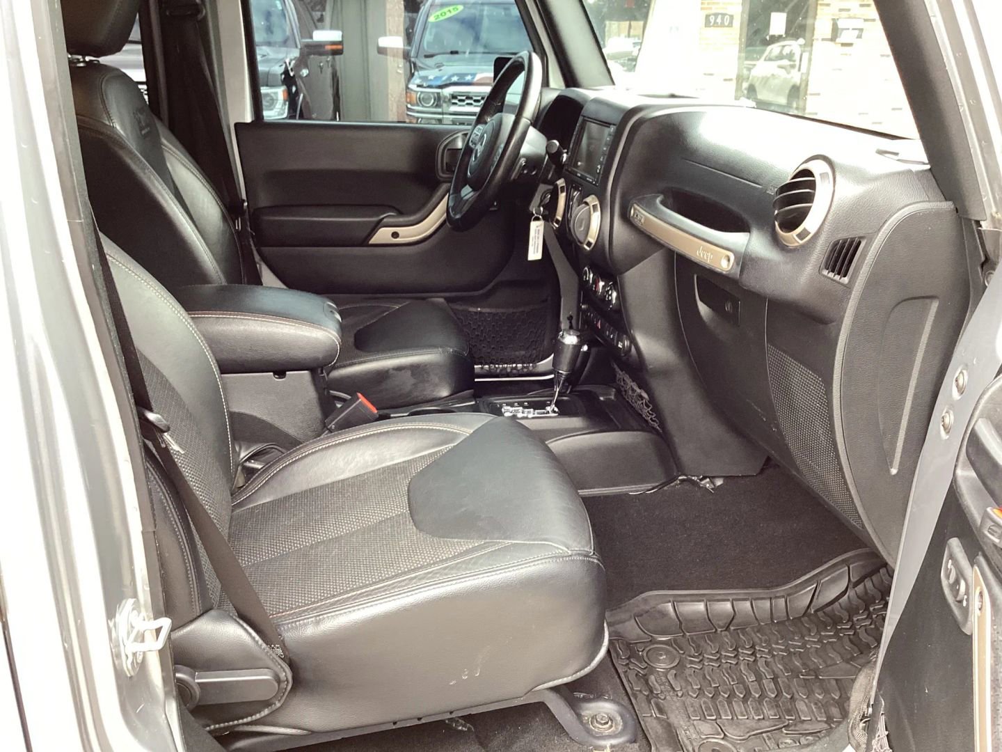 Used 2016 Jeep Wrangler Unlimited Sahara image 12