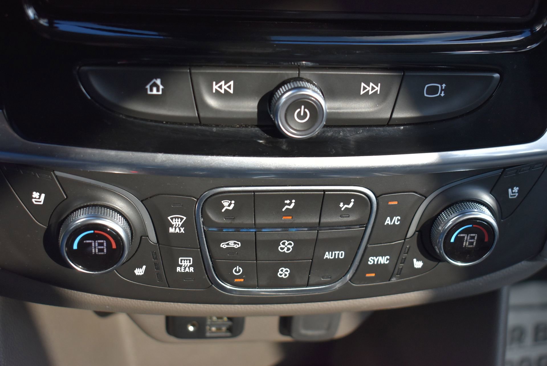 Used 2020 Chevrolet Traverse Premier image 31