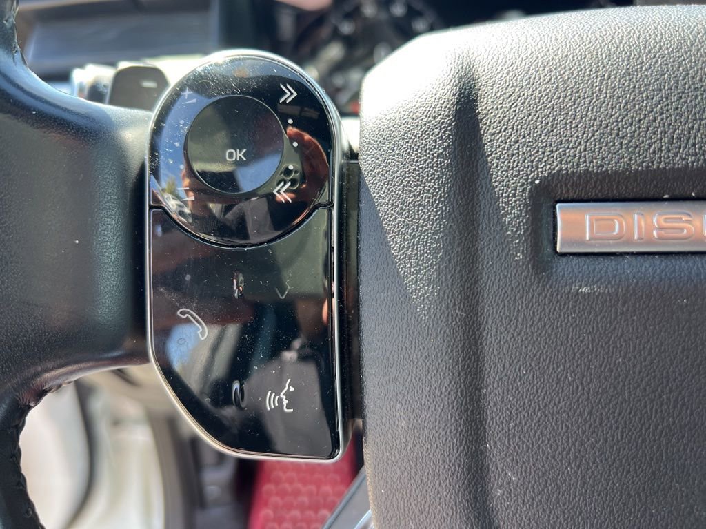 Used 2020 Land Rover Discovery HSE image 11
