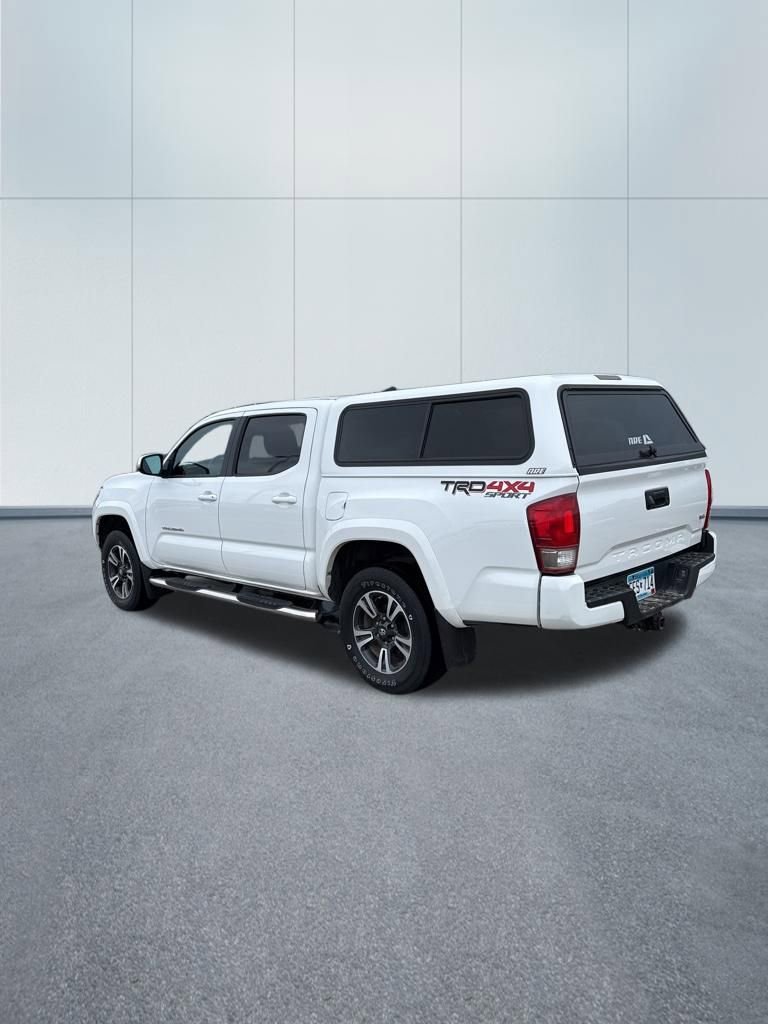 Used 2016 Toyota Tacoma TRD Sport w/ Towing Package image 8