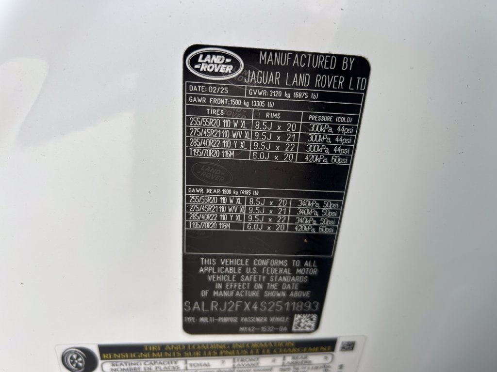 Used 2025 Land Rover Discovery S AWD/4WD image 10