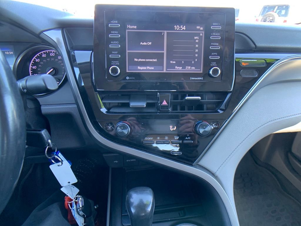 Used 2022 Toyota Camry SE image 20