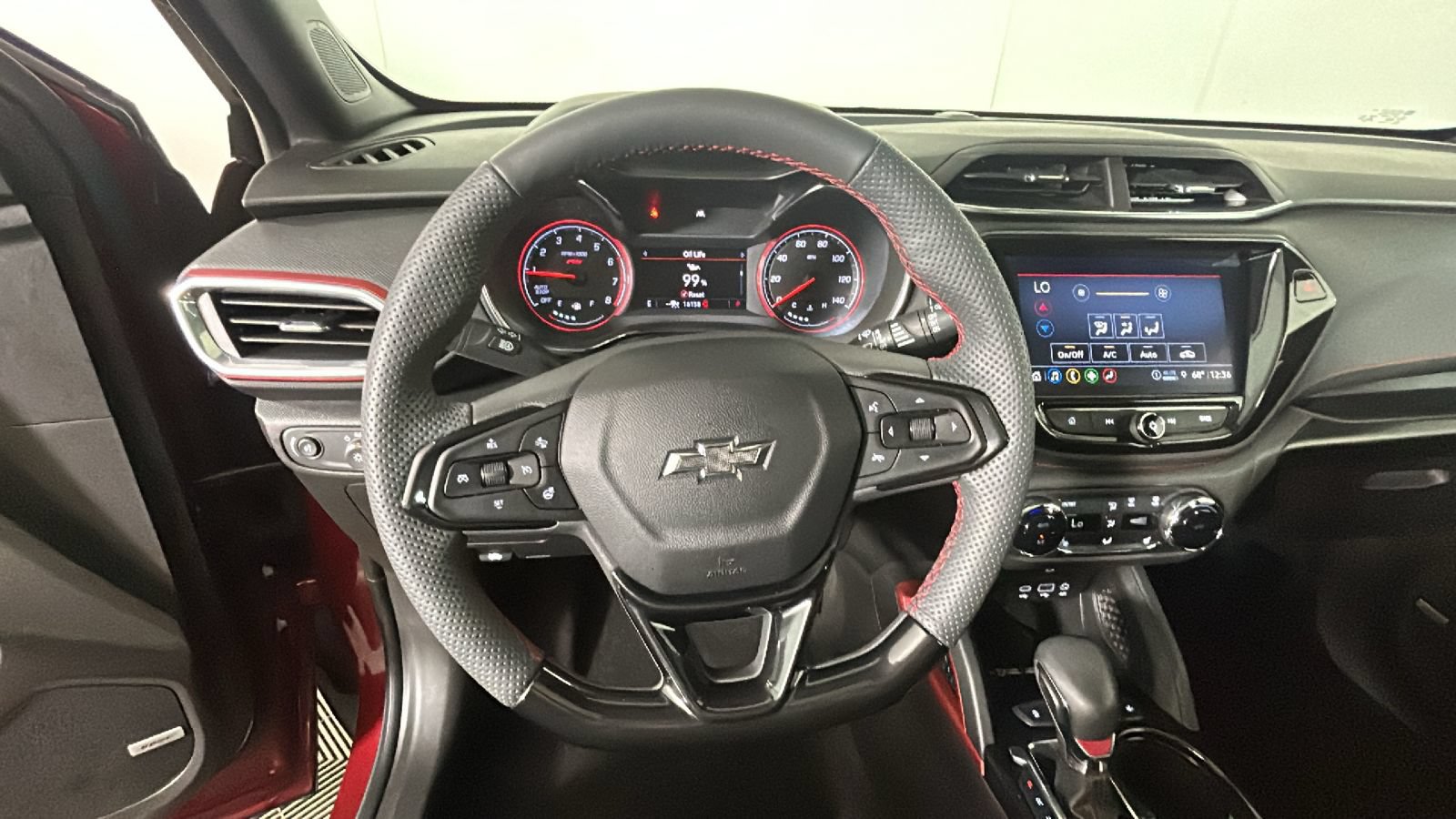 Used 2023 Chevrolet TrailBlazer RS w/ Sun and Liftgate Package FWD image 14
