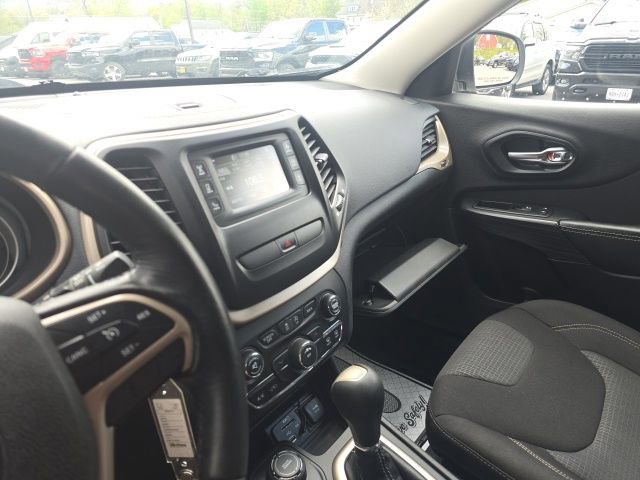Certified 2016 Jeep Cherokee Latitude AWD/4WD image 22