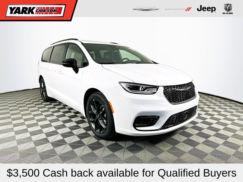 New 2026 Chrysler Pacifica Limited w/ S Appearance Package