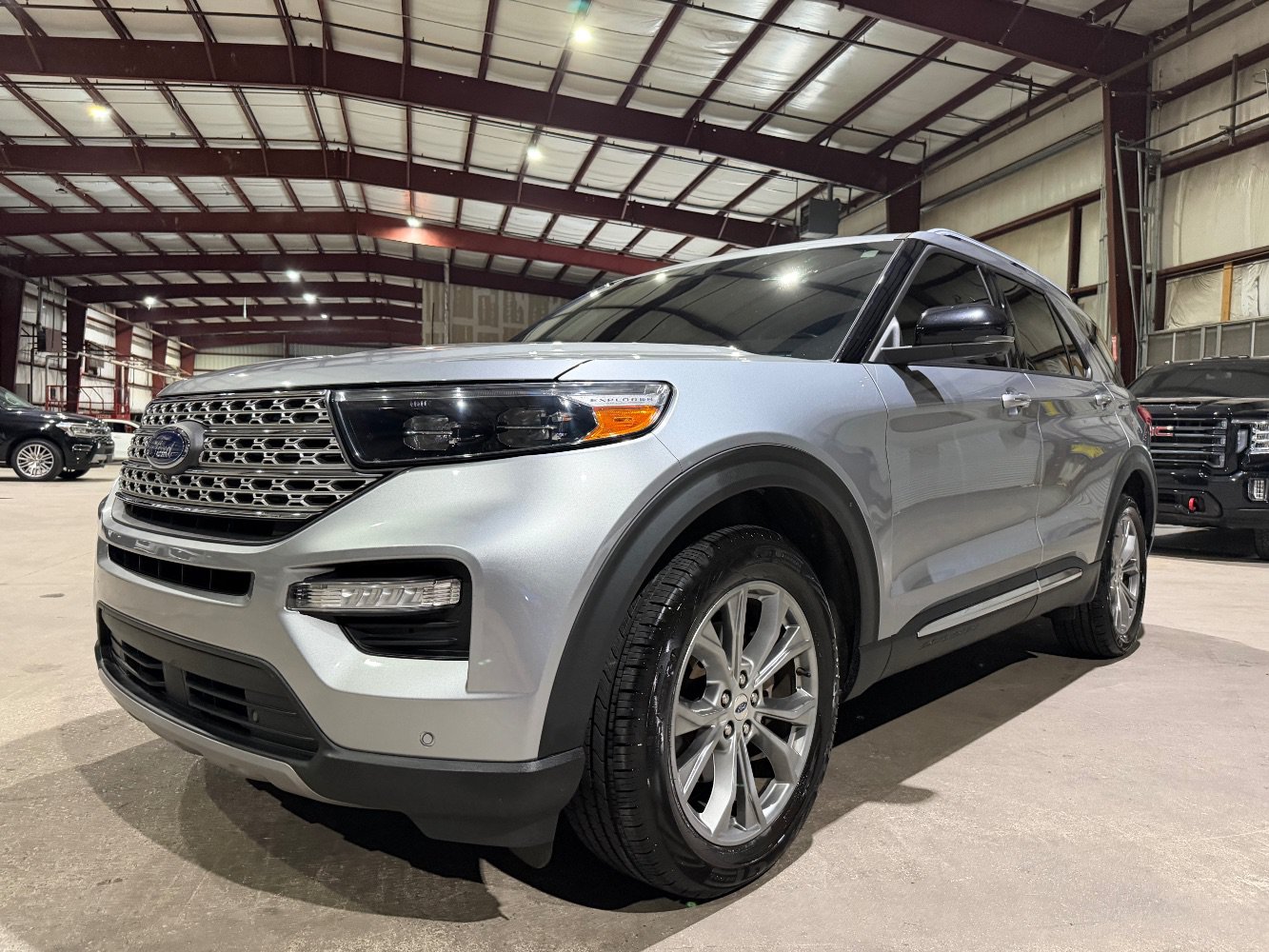 Used 2022 Ford Explorer Limited w/ Equipment Group 301A AWD/4WD image 9