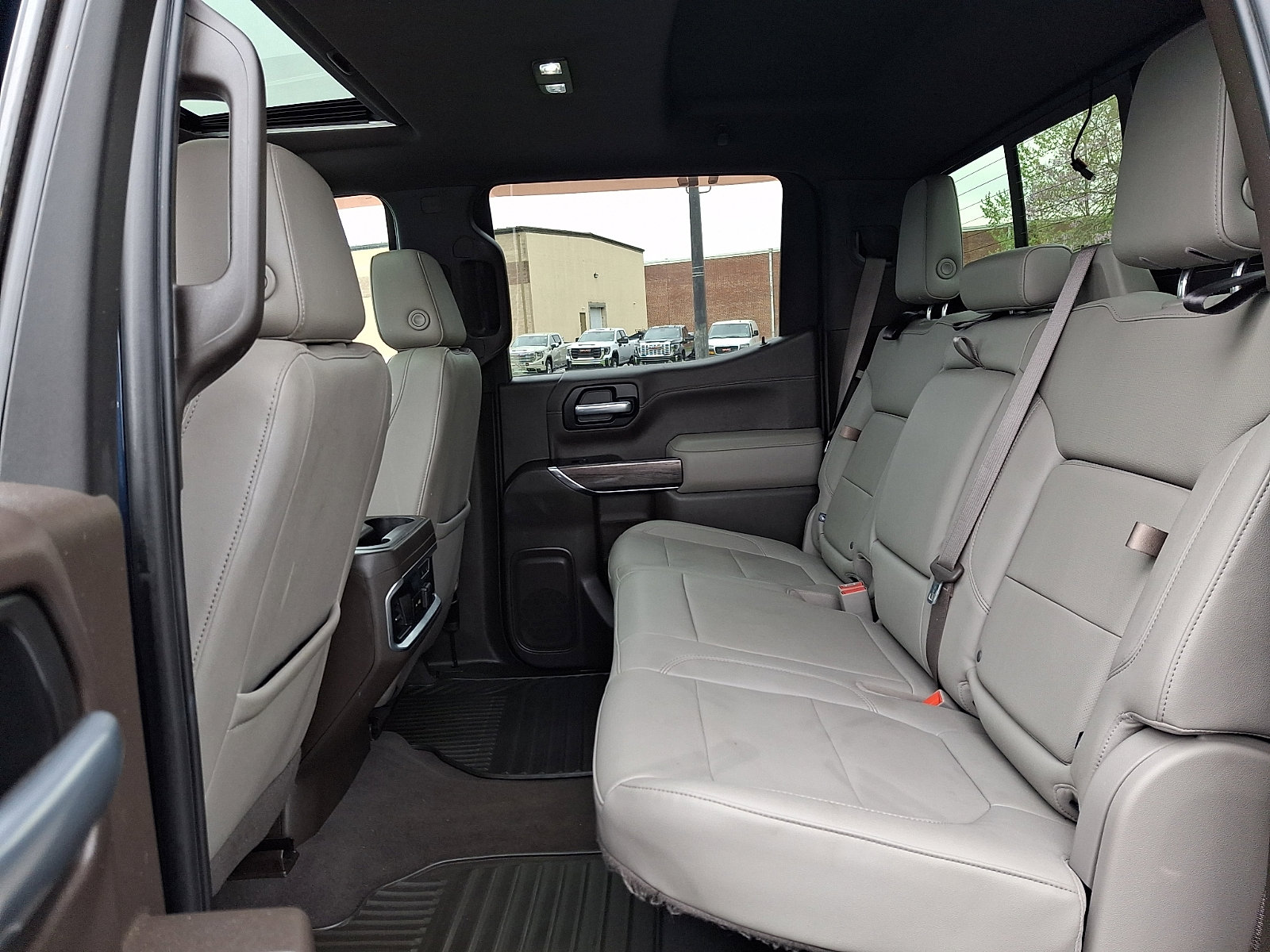 Used 2021 Chevrolet Silverado 1500 LTZ w/ Technology Package AWD/4WD image 11