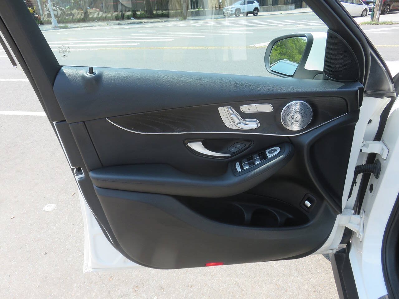 Used 2018 Mercedes-Benz GLC 300 4MATIC image 28