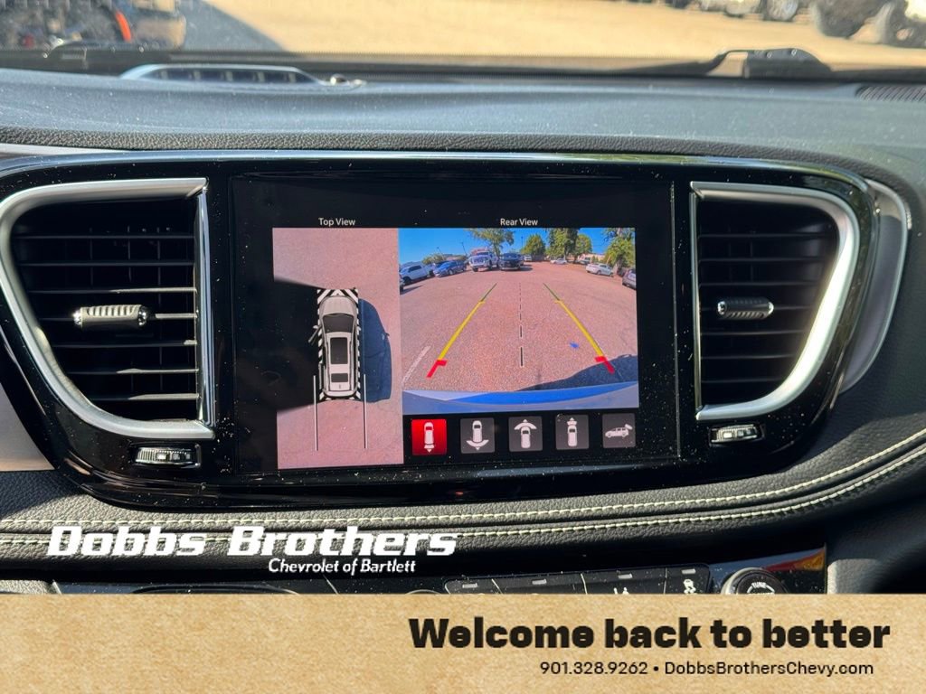 Used 2022 Chrysler Pacifica Limited w/ Uconnect Theater Family Group FWD image 25