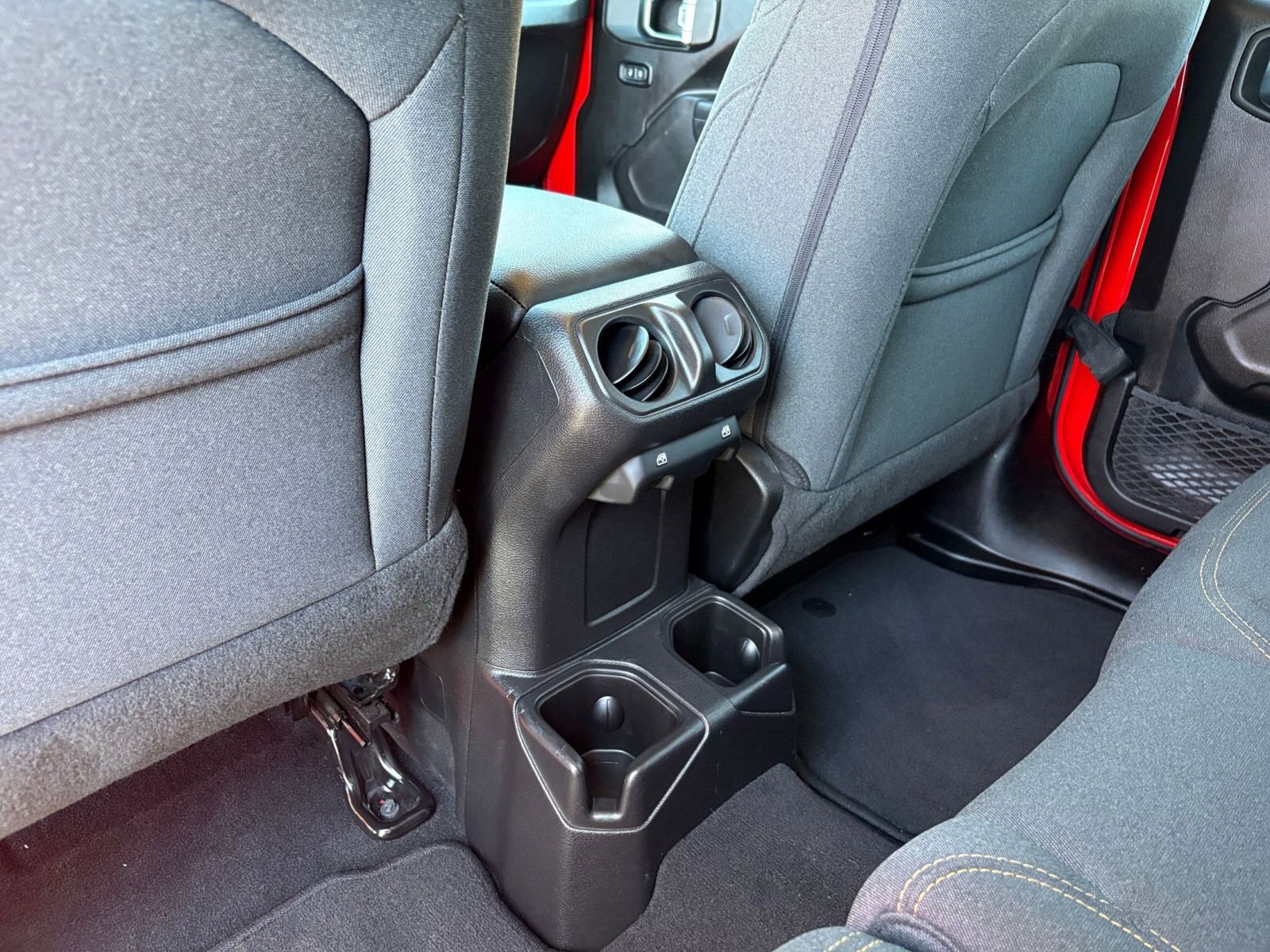 Used 2025 Jeep Wrangler Sport S image 22