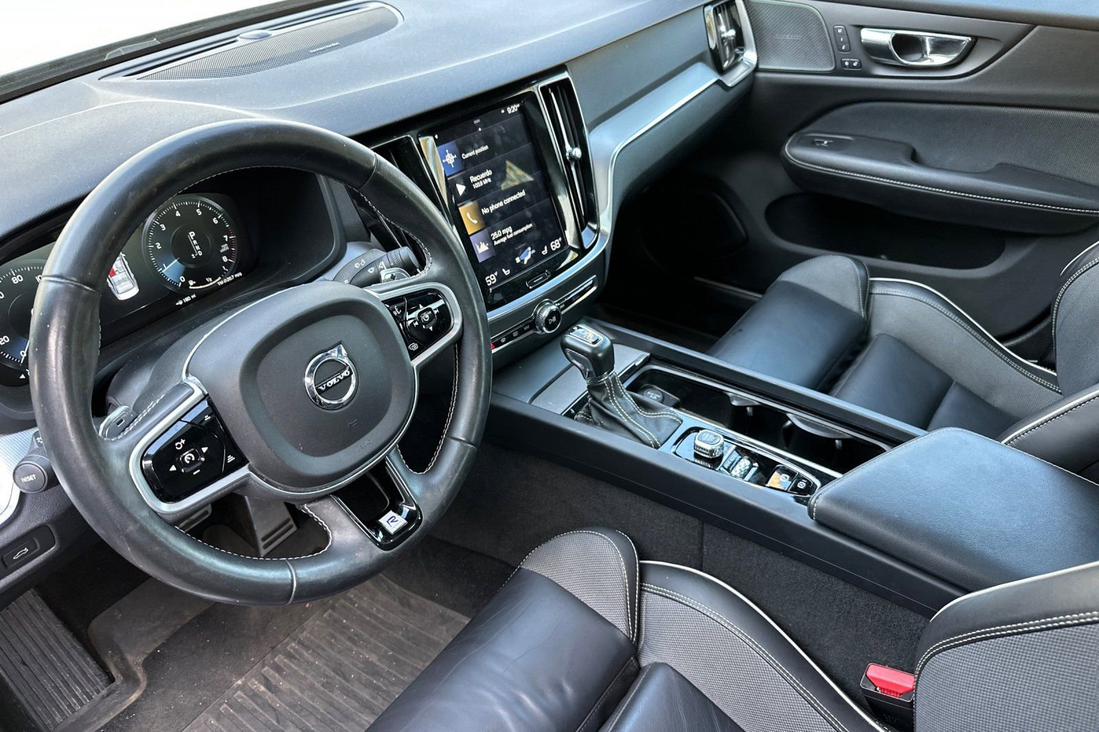 Used 2019 Volvo S60 T5 R-Design image 10