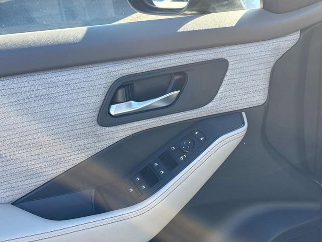 Used 2023 Nissan Rogue SV image 21