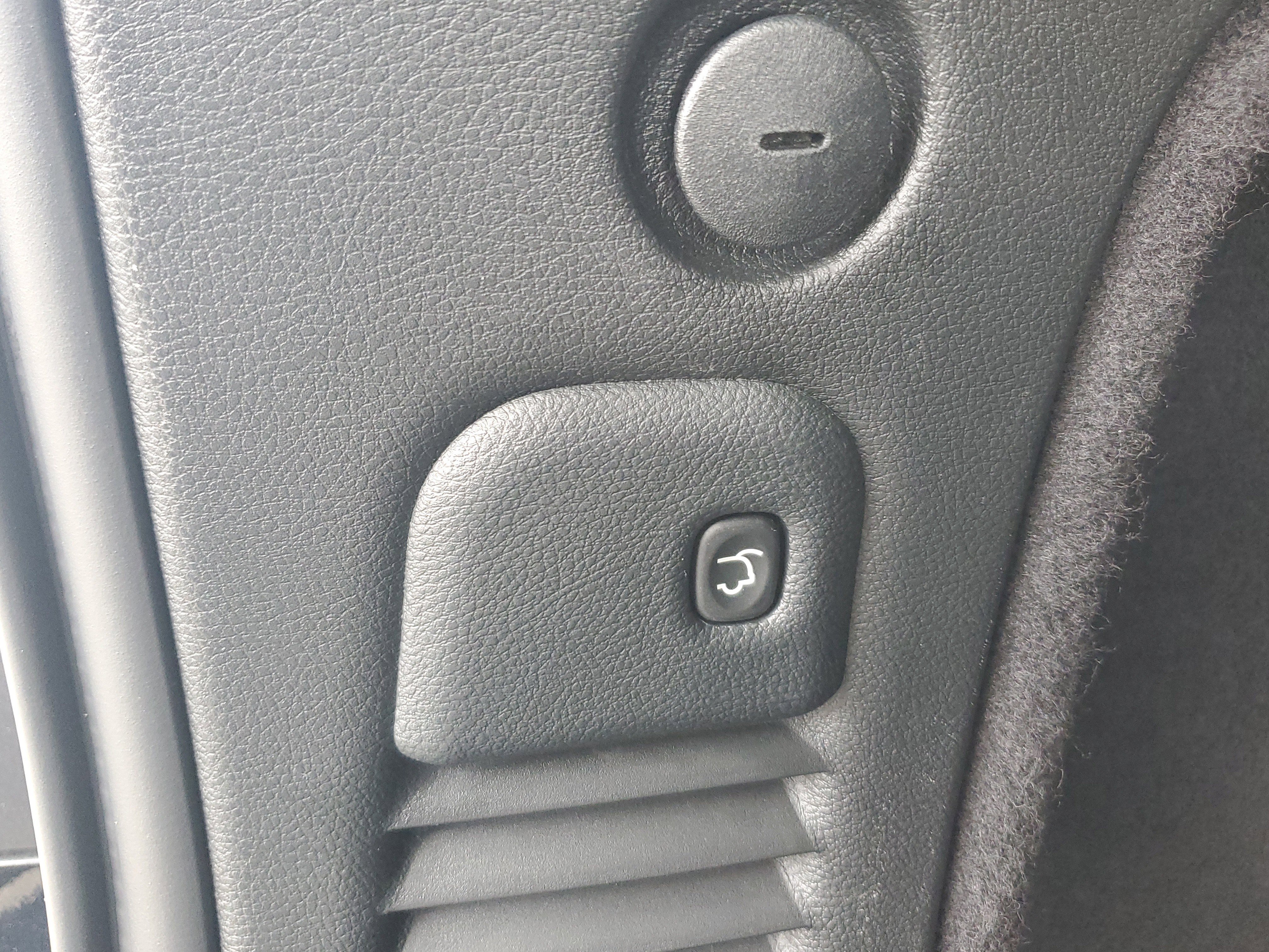 Used 2022 Dodge Durango R/T w/ Trailer Tow Group IV image 16