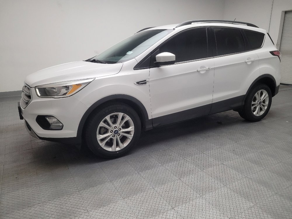 Used 2018 Ford Escape SE image 2