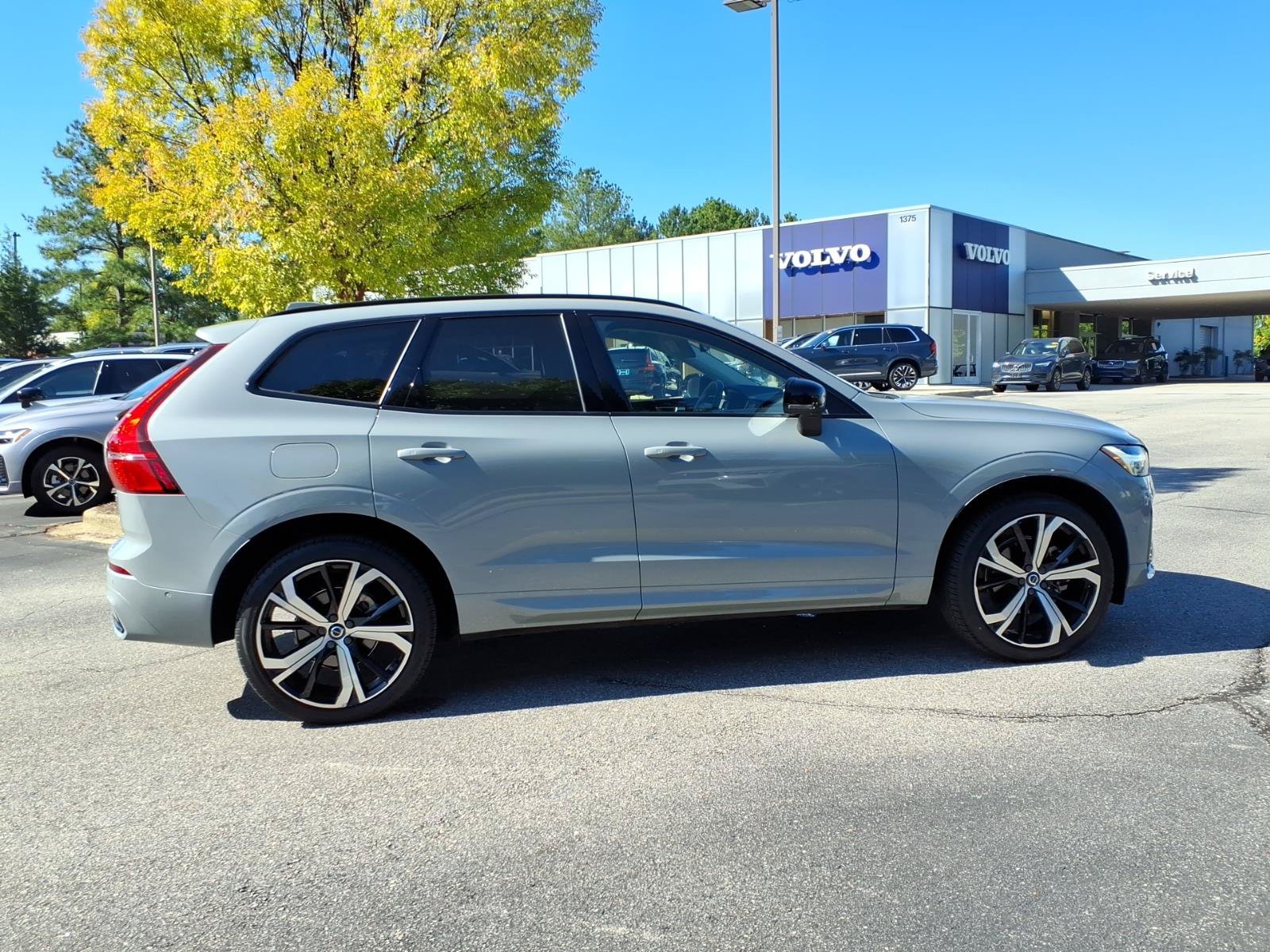 Certified 2024 Volvo XC60 B5 Ultimate w/ Protection Package Premier AWD/4WD image 2