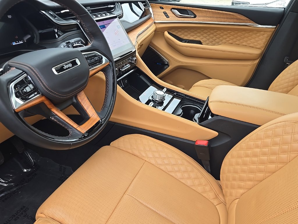Used 2025 Jeep Grand Cherokee Summit AWD/4WD image 18