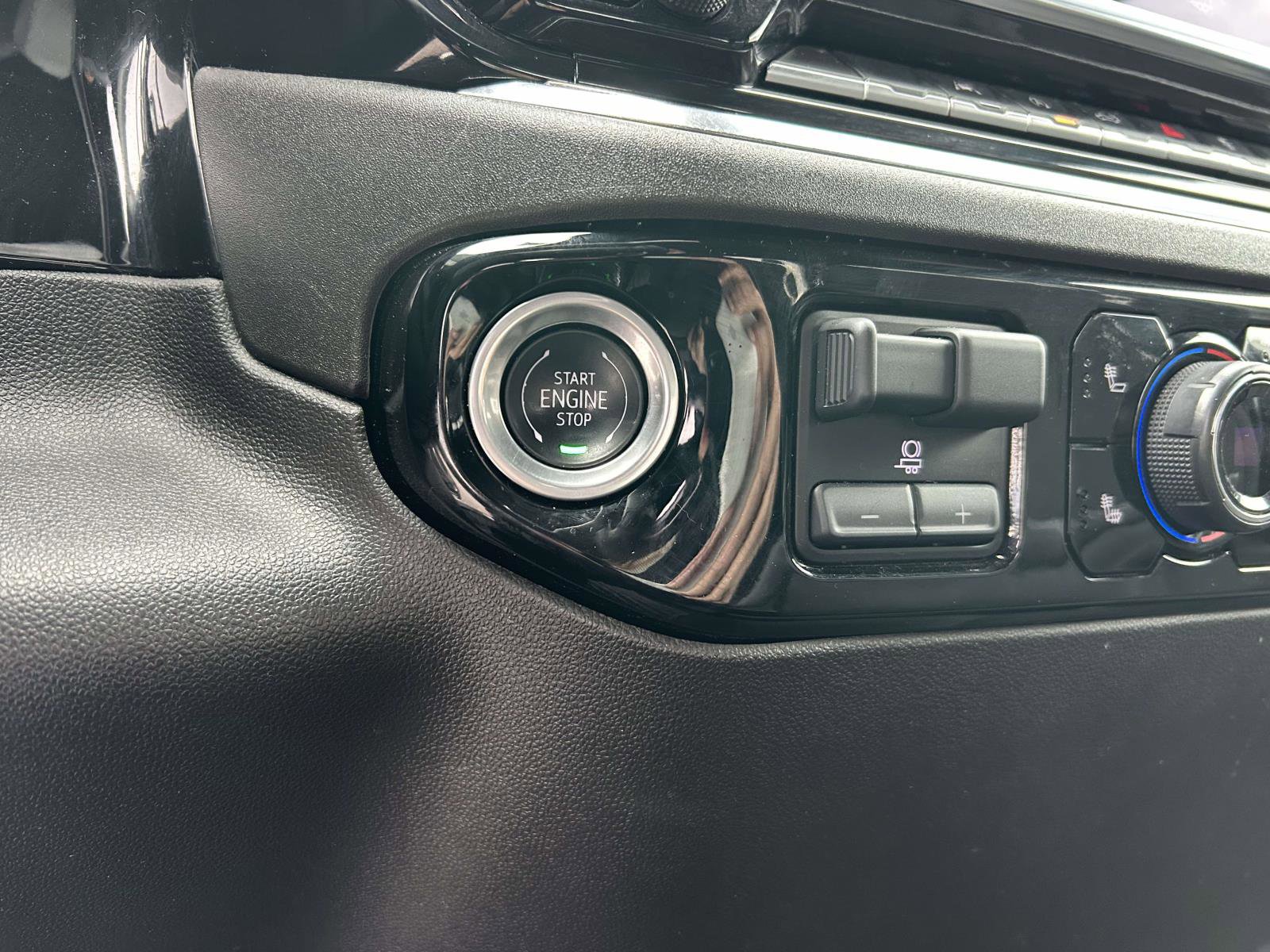 Used 2025 Chevrolet Silverado 1500 LT image 24