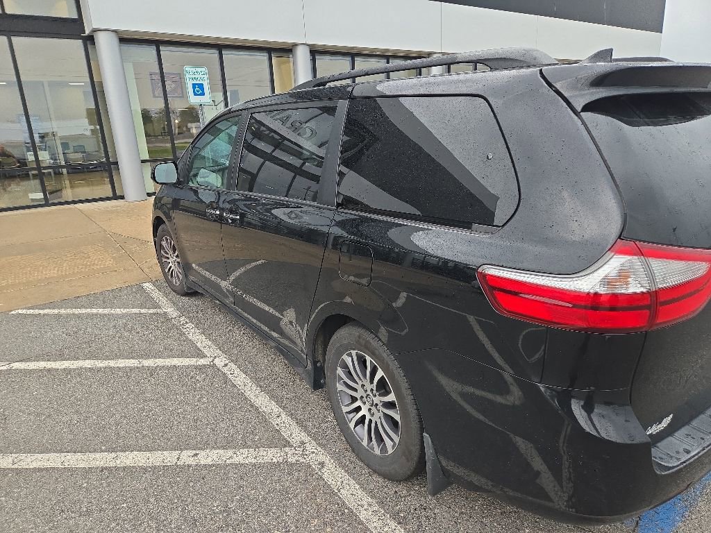 Used 2019 Toyota Sienna XLE FWD image 4