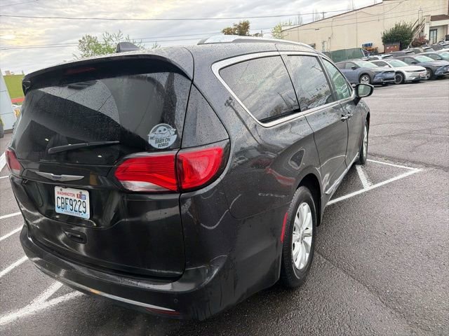 Used 2019 Chrysler Pacifica Touring-L image 8