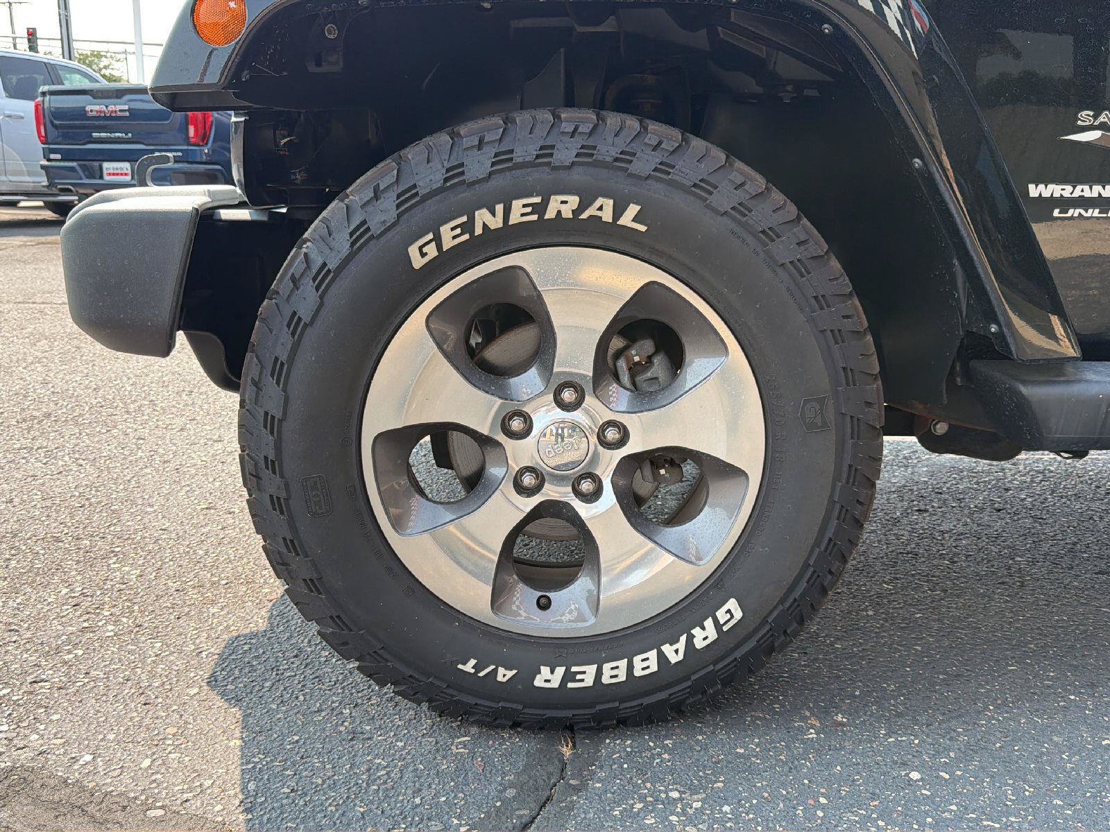 Used 2018 Jeep Wrangler Unlimited Sahara w/ Connectivity Group AWD/4WD image 23